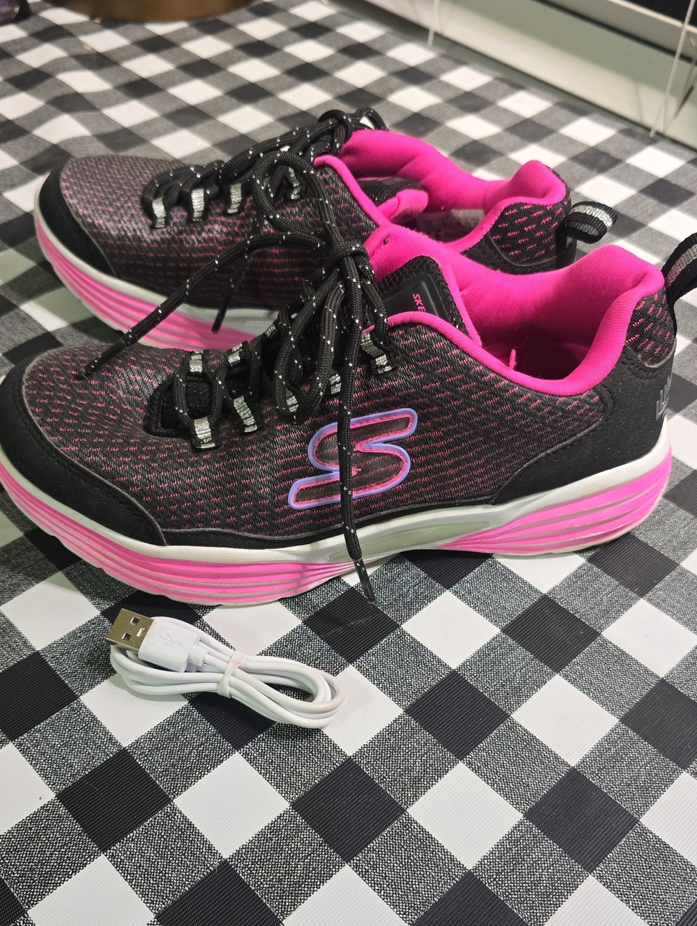 Girls Skechers Lite Up Tennis With Charge Cord. Light Up 4 Colors. Just Too Cute